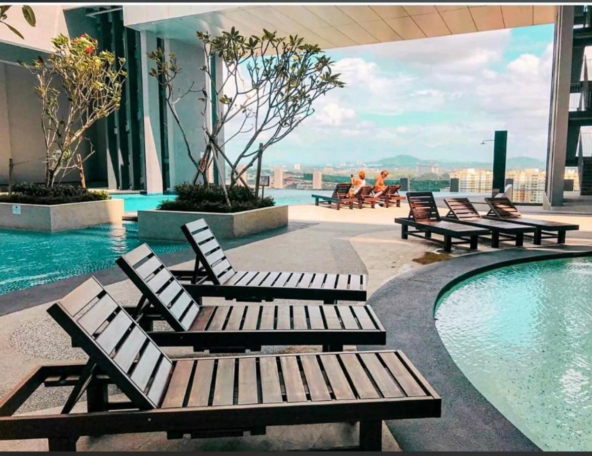 Homestay Shah Rizki At Imperio With Swimming Pool Muslim Friendly Malacca エクステリア 写真